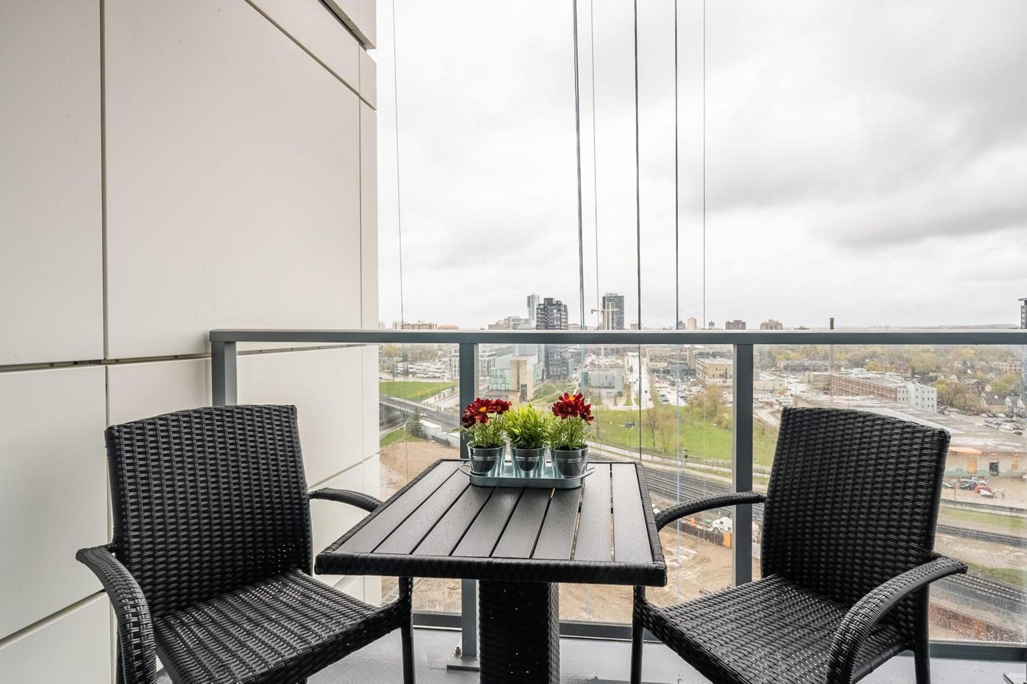 1Br Modern Condo - King Bed And Stunning City View Kitchener Luaran gambar